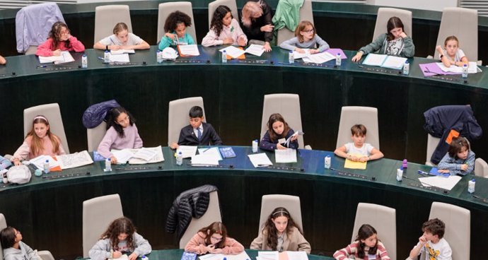 Escolares acuden al Ayuntamiento de Madrid