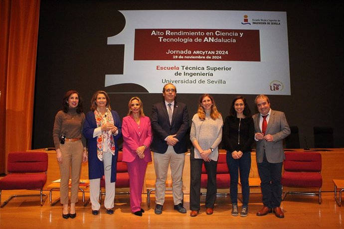 Mesa redonda bajo el título 'Mujeres Líderes de la NASA, la Energía del Futuro, y la Industria Moderna'