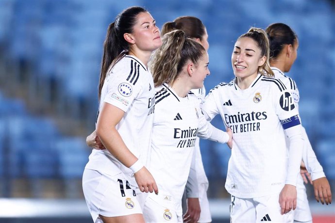 Maria Mendez of Real Madrid celebrates a goal with teammates during the UEFA Women’s Champions League, Group B, football match played between Real Madrid and FC Twente at Alfredo Di Stefano stadium on November 13, 2024, in Valdebebas, Madrid, Spain.