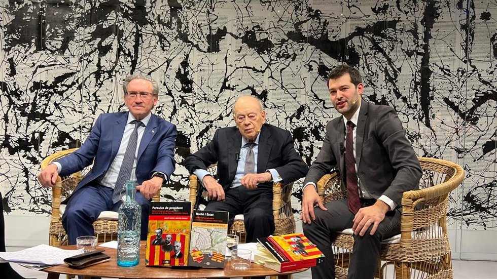 El exconseller de Economía y Hacienda Jaume Giró, el expresidente de la Generalitat Jordi Pujol y el escritor Josep Vicen Mestre, durante la presentación de los libros Paraules del President y Nació i Estat
