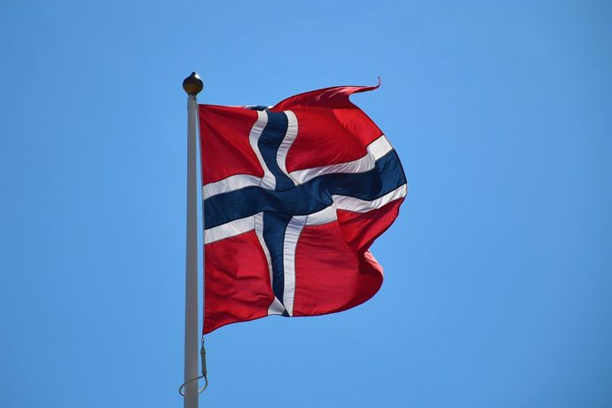 Archivo - June 10, 2021, Kalmar, Smaland, Sweden: Guldfageln Arena, Kalmar, Sweden Norwegian flag outside of the arena ahead of the friendly match on June 10th 2021 between Sweden and Norway at Guldfageln Arena in Kalmar, Sweden Peter SonanderSPP