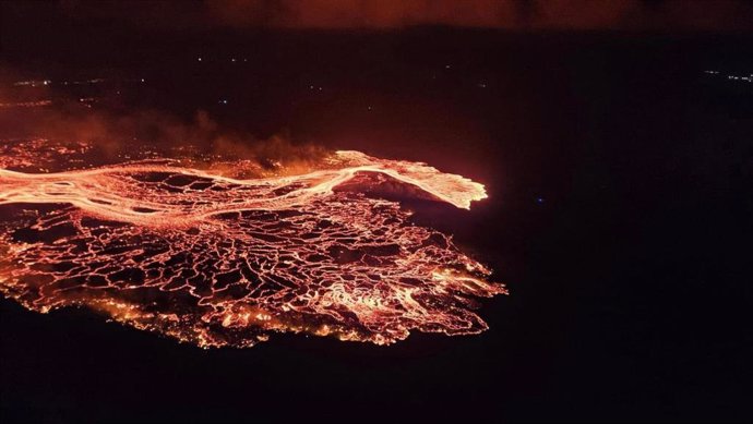 Archivo - Volcán cercano a la localidad de Grindavik, en Islandia