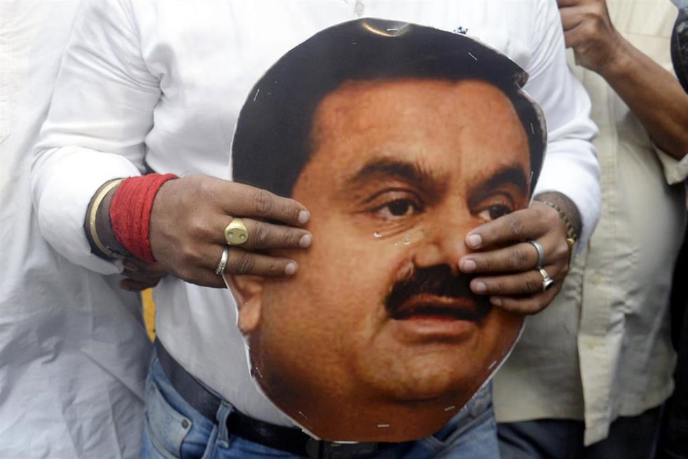 Archivo - Imagen de archivo de una manifestación contra el multimillonario indio Gautam Adani en Calcuta