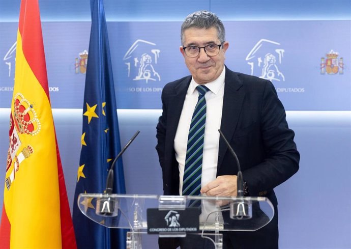 El portavoz del PSOE en el Congreso, Patxi López, durante una rueda de prensa posterior a la Junta de Portavoces, a 19 de noviembre de 2024, en Madrid (España). Fecha: 19/11/2024.