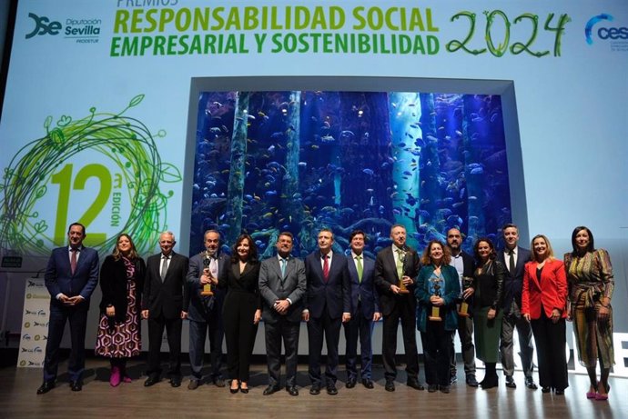 Foto de grupo de la ceremonia de los XII Premios de Responsabilidad Social Empresarial y Sostenibilidad