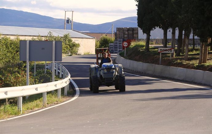 Archivo - Carretera de acceso a Moros.