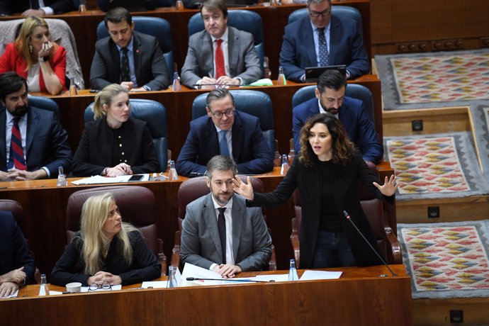 La presidenta de la Comunidad de Madrid, Isabel Díaz Ayuso, interviene durante un pleno en la Asamblea de Madrid, a 21 de noviembre de 2024, en Madrid (España).