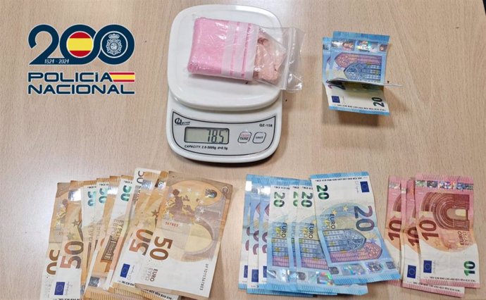 Cocaína rosa o 'tusi' y dinero incautados por la Policía Nacional.