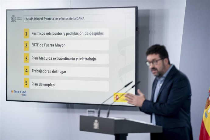 El secretario de Estado de Trabajo, Joaquín Pérez Rey, explicando en Moncloa el escudo laboral para empresas y trabajadores afectados por la DANA