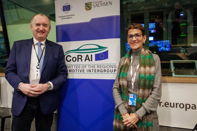 María Chivite junto con Thomas Schimdt, presidente del Intergrupo de la Automoción (CoRAI) del Comité Europeo de las Regiones y Secretario de Estado de Desarrollo Regional de Sajonia.