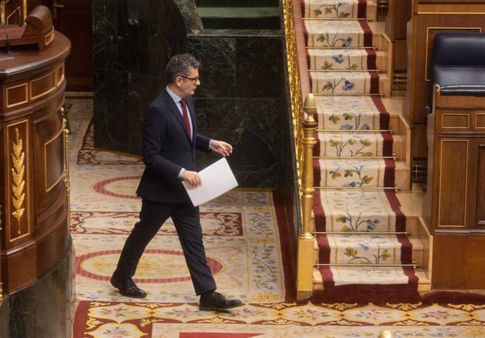 El ministro de la Presidencia, Relaciones con las Cortes y Justicia, Félix Bolaños, durante una sesión plenaria en el Congreso de los Diputados, a 20 de noviembre de 2024, en Madrid (España). 