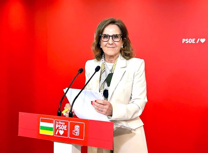 La diputada regional del PSOE, Teresa Villuendas, en comparecencia de prensa