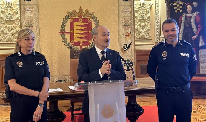 El concejal de Salud Pública y Seguridad Ciudadana del Ayuntamiento de Valladolid, Alberto Cuadrado Toquero, en rueda de prensa en el Ayuntamiento de Valladolid.