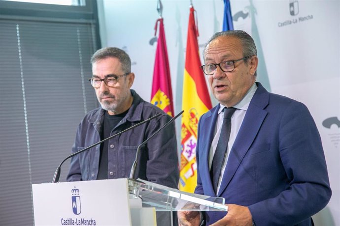 El consejero de Hacienda, Administraciones Públicas y Transformación Digital, Juan Alfonso Ruiz Molina se ha reunidocon el secretario general de CCOO Castilla-La Mancha, Paco de la Rosa.