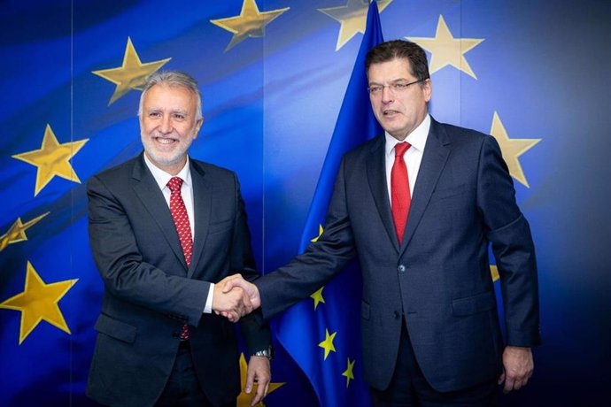 El ministre de Política Territorial, Ángel Víctor Torres, es reunix amb el comissari de Gestió de Crisi, Janez Lenar.