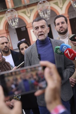 El Coordinador General De IU, Antonio Maíllo, Atiende A Los Medios De Comunicación, Este Jueves En Córdoba