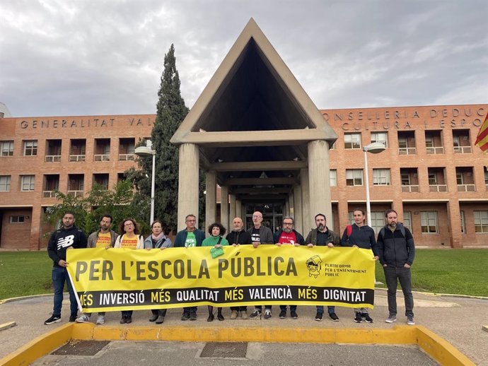 Presentació d'una manifestació educativa a la Conselleria