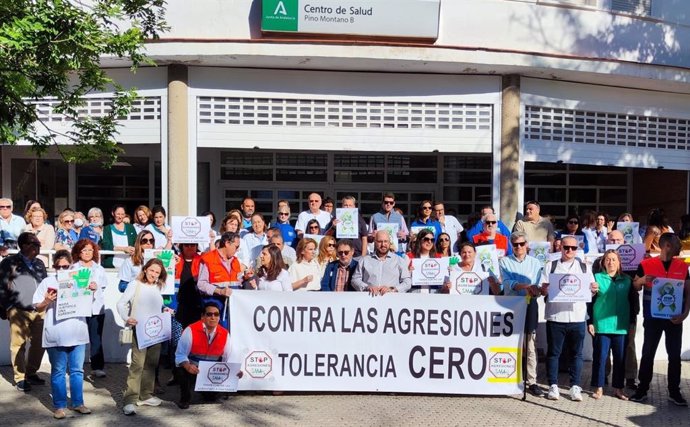 Archivo - Concentración en Sevilla contra las agresiones a sanitarios 