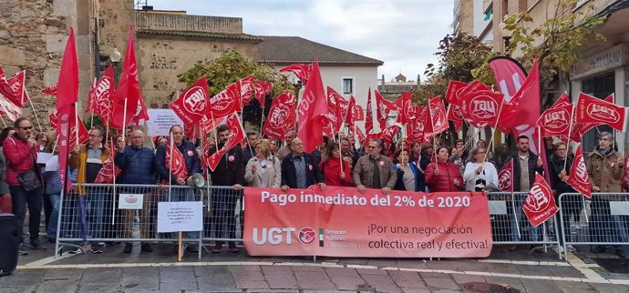 Concentración de UGT SP ante la Asamblea