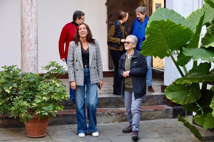 La consejera de Inclusión Social, Juventud, Familias e Igualdad, Loles López, ha visistado el Hogar de Mujeres Santa Isabel de la congregación Filipenses Hijas de María Dolorosa.