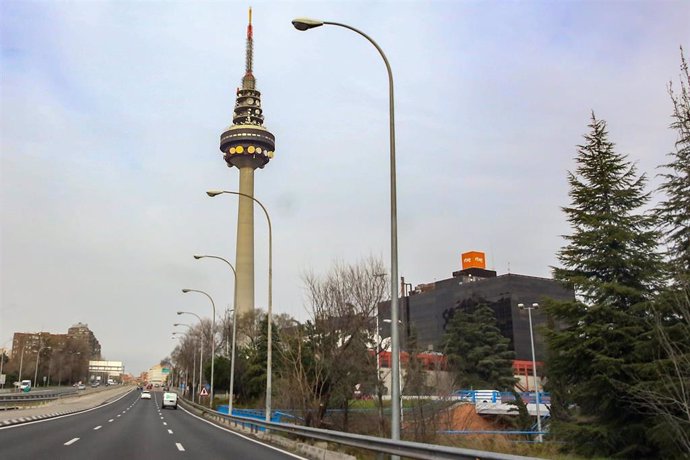 Archivo - Inmediaciones de la sede de RTVE con Torrespaña, conocida popularmente como `El Pirulíen el mismo día en que PP y PSOE han anunciado el cierre de un acuerdo para renovar el Consejo del organismo público, en Madrid, (España), a 25 de febrero de 