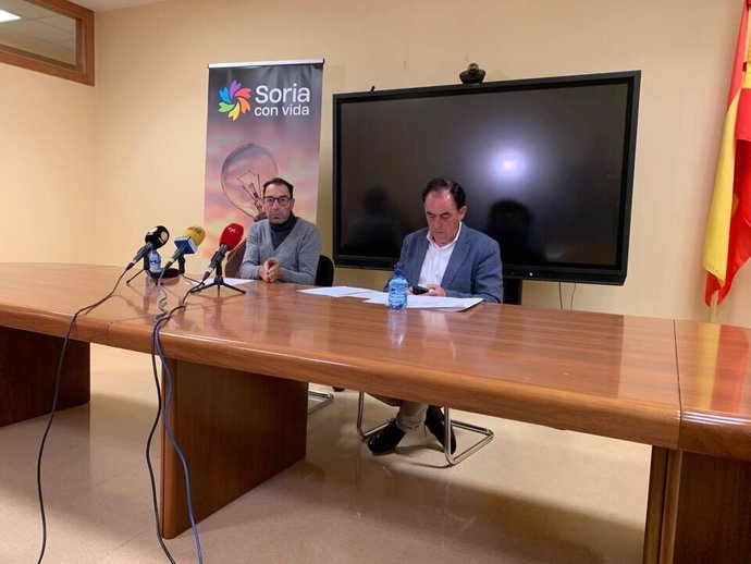 Miguel Brito (izda) y Benito Serrano abordan el proyecto 'Soria con vida'