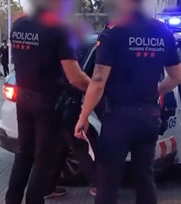 Captura de vídeo de las detenciones de aficionados ultras por una reyerta en el Espanyol-Oviedo de junio