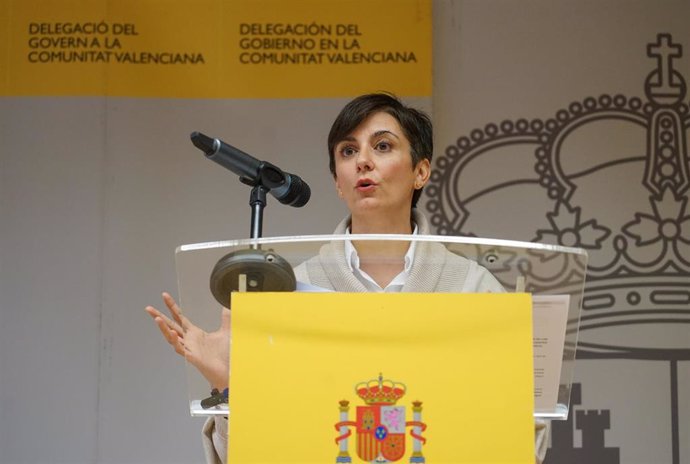 La ministra de Vivienda y Agenda Urbana, Isabel Rodríguez, atiende a los medios de comunicación en la Delegación de Gobierno de la Comunitat Valenciana, a 21 de noviembre de 2024, en Valencia, Comunidad Valenciana (España).