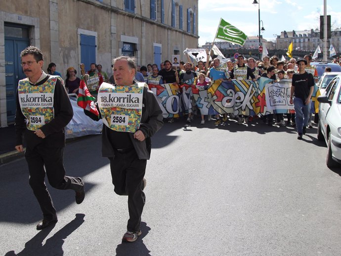 Xarles Videgain Korrikaren lekukoarekin