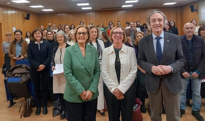 Jornadas de ámbito sanitario ante la violencia de género, con los delegados de Inclusión Social y de Salud de la Junta en Granada, Matilde Ortiz e Indalecio Sánchez-Montesinos, que flanquean en la imagen a la jefa de Salud Pública, María del Mar Mochón