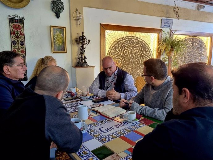 Reunion con, entre otros, el portavoz de Adelante Andalucía en el Parlamento, José Ignacio García