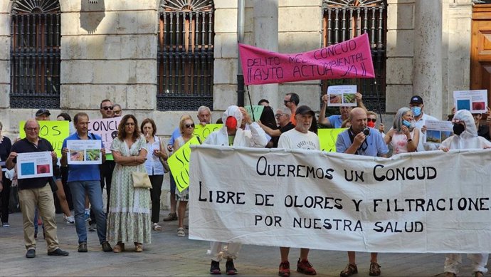 Archivo - Representantes de Teruel Existe en la concentración de protesta de los vecinos de Concud.