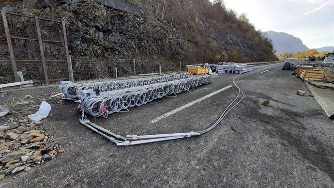 Imagen de los trabajos que se están realizando en la zona afectada por el derrumbe del pasado día 10.