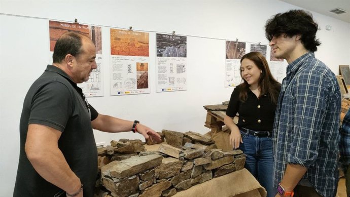 Unas 60 personas participan en Las Mestas en el II Encuentro de Arquitecturas y Oficios Tradicionales