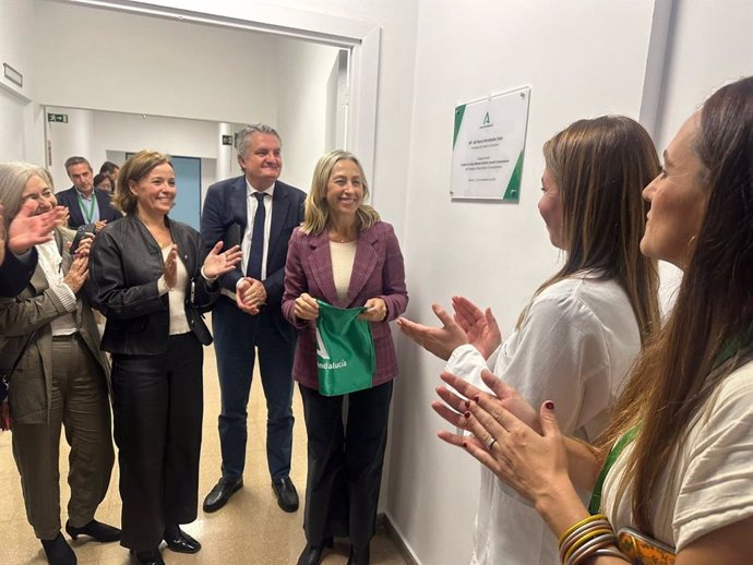 La consejera de Salud y Consumo, Rocío Hernández, inaugura la unidad de Salud Mental Infanto-Juvenil Comunitaria del Hospital Universitario Torrecárdenas de Almería.