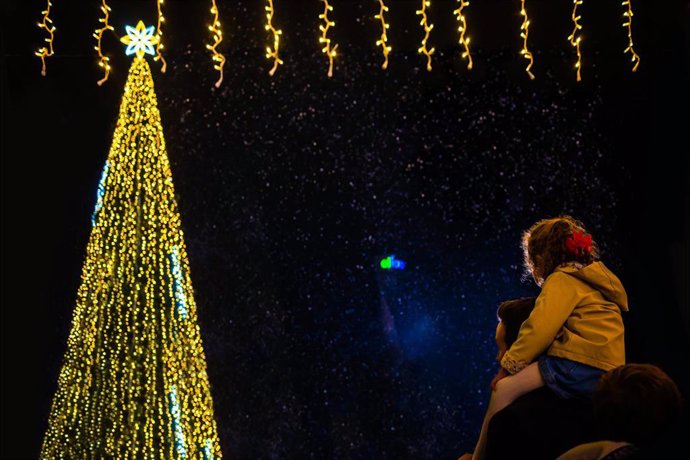 El Faro dará la bienvenida a la Navidad este viernes con un pasacalles, música y el encendido de luces.