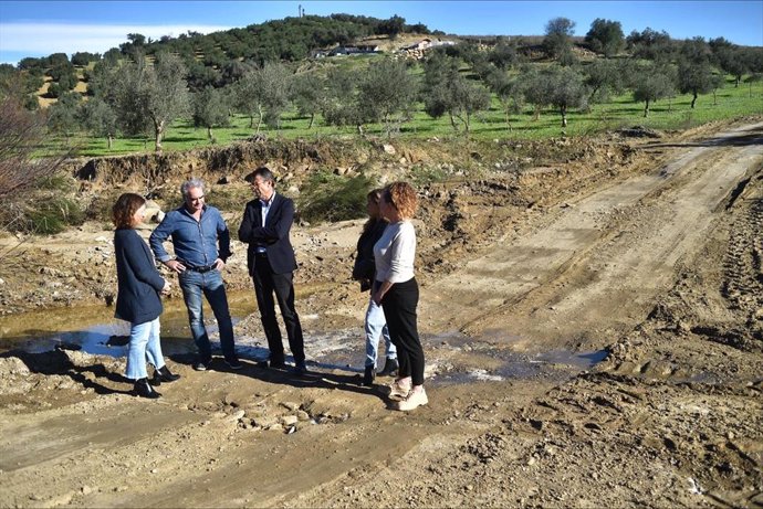 La delegada del Gobierno andaluz en Málaga, Patricia Navarro, ha realizado este jueves una visita a Benamargosa.