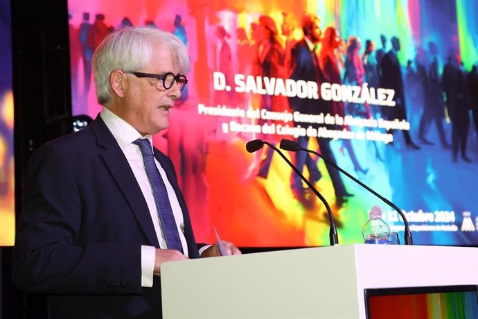 Archivo - El presidente del Consejo General de la Abogacía Española (CGAE) y decano en Málaga, Salvador González, en la inauguración del Congreso de la Abogacía de Málaga.