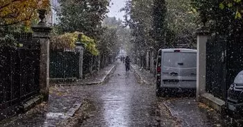 Una fuerte nevada en París obliga a cancelar más de 100 vuelos este jueves en el aeropuerto Charles de Gaulle