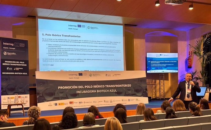 Presentación del proyecto Iberobio en el Blue Zone Forum-Innovazul 2024 de Cádiz