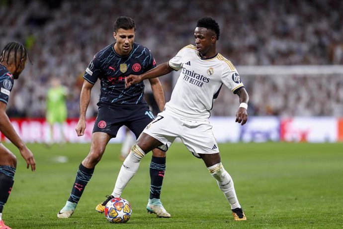 Archivo - Vinicius Junior of Real Madrid and Rodri Hernandez of Manchester City in action during the UEFA Champions League, Quarter finals, football match played between Real Madrid and Manchester City at Santiago Bernabeu stadium on April 9, 2024, in Mad