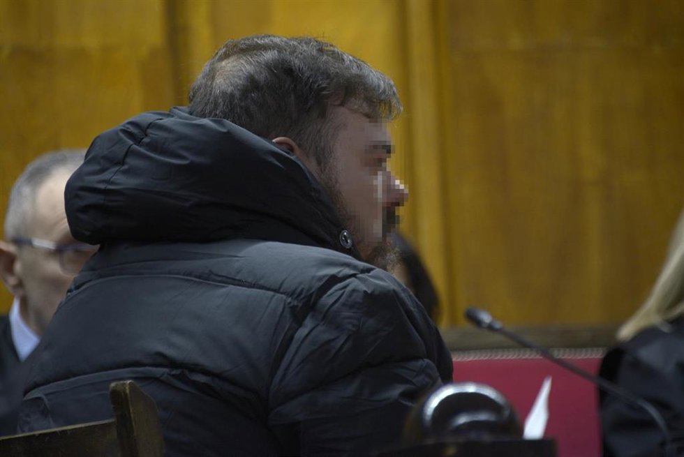 El acusado por el crimen de Velle, durante un juicio en la Audiencia Provincial de Ourense, a 18 de noviembre de 2024, en Ourense, Galicia (España).  La Audiencia de Ourense juzga a partir de hoy el crimen de Velle, el primer juicio en el que se solicit