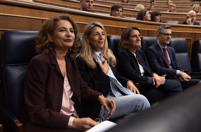 (I-D) La vicepresidenta primera y ministra de Hacienda, María Jesús Montero; la vicepresidenta segunda y ministra de Trabajo, Yolanda Díaz; la vicepresidenta tercera y ministra para la Transición Ecológica, Teresa Ribera y el ministro de la Presidencia, R