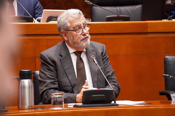 El rector de la UZ, José Antonio Mayoral, en las Cortes de Aragón.