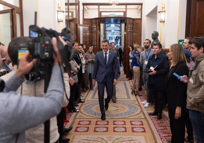 El presidente del Gobierno, Pedro Sánchez, a su llagada a una sesión plenaria en el Congreso de los Diputados, a 21 de noviembre de 2024, en Madrid (España). 