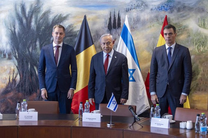 Archivo - (I-D) El primer ministro belga, Alexander de Croo; el primer ministro de Israel, Benjamin Netanyahu, y el presidente del Gobierno, Pedro Sánchez