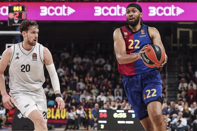 Jabari Parker of FC Barcelona and Mikael Jantunen of Paris Basketball in action during the Turkish Airlines Euroleague, match played between FC Barcelona and Paris Basketball at Palau Blaugrana on November 15, 2024 in Barcelona, Spain.