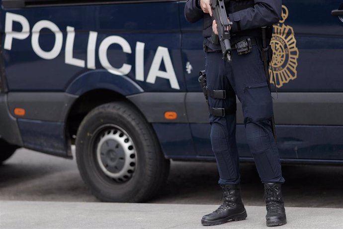 Archivo - Recursos de Policía Nacional, agente, agentes, policía, policías, distintivo de Policía Nacional, furgón, Unidad de Intervención Policial (UIP), antidisturbio, antidisturbios, arma, armas, armamento, policía con arma