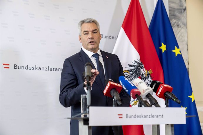 Archivo - September 17, 2024, Vienna, Vienna, Austria: Presspoint with Austrian Federal Chancellor KARL NEHAMMER with regard to the presentation of the new EU Commission at the Federal Chancellery in Vienna.