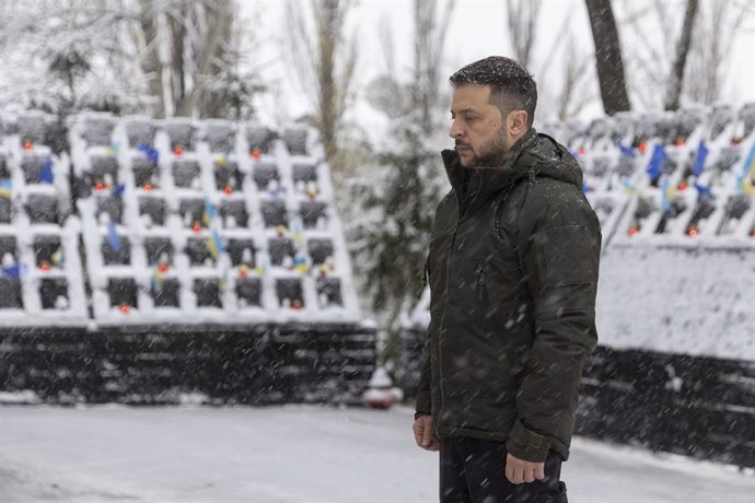 November 21, 2024, Kiev, Kyiv Oblast, Ukraine: Ukrainian President Volodymyr Zelenskyy, stands for a moment of silence in honor of the Ukrainians who died during the Revolution of Dignity at the Alley of Heavenly Hundred Heroes, November 21, 2024 in Kyiv,